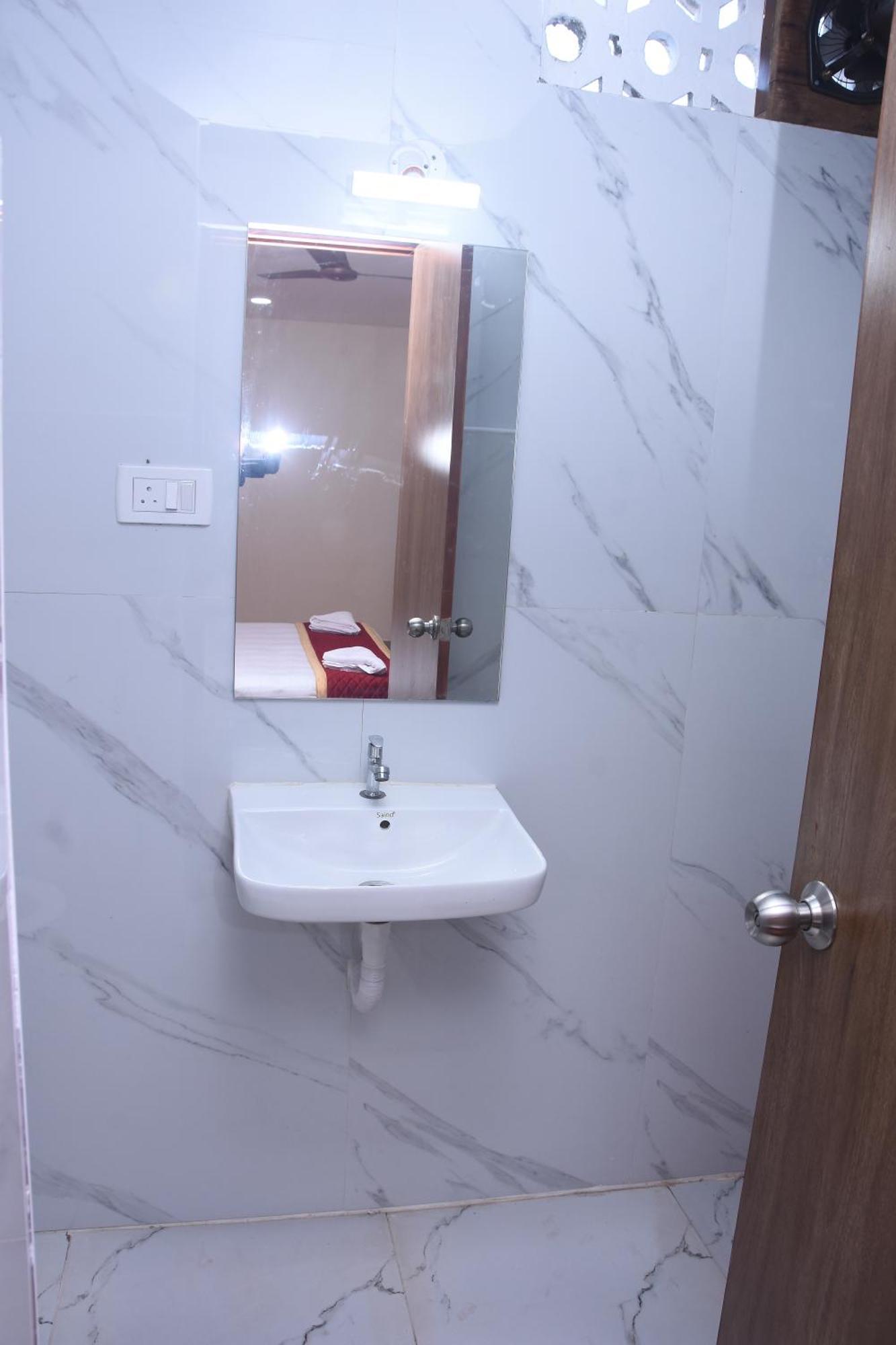 Prc Residency Hotel Chennai Ngoại thất bức ảnh